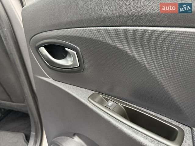 Серый Рено Клио, объемом двигателя 1.2 л и пробегом 122 тыс. км за 8800 $, фото 38 на Automoto.ua