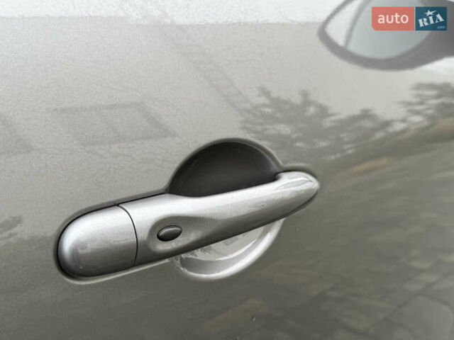 Серый Рено Клио, объемом двигателя 1.2 л и пробегом 122 тыс. км за 8800 $, фото 22 на Automoto.ua