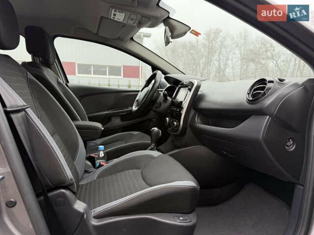 Серый Рено Клио, объемом двигателя 1.2 л и пробегом 122 тыс. км за 8800 $, фото 61 на Automoto.ua