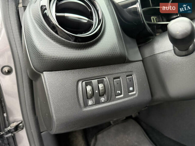 Серый Рено Клио, объемом двигателя 1.2 л и пробегом 122 тыс. км за 8800 $, фото 49 на Automoto.ua