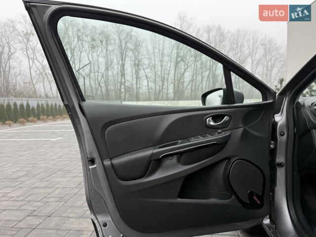 Серый Рено Клио, объемом двигателя 1.2 л и пробегом 122 тыс. км за 8800 $, фото 44 на Automoto.ua