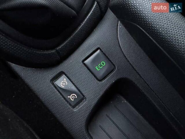 Сірий Рено Кліо, об'ємом двигуна 1.5 л та пробігом 273 тис. км за 6900 $, фото 23 на Automoto.ua