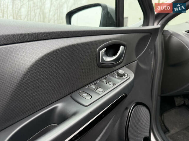 Серый Рено Клио, объемом двигателя 1.2 л и пробегом 122 тыс. км за 8800 $, фото 45 на Automoto.ua