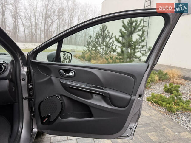 Серый Рено Клио, объемом двигателя 1.2 л и пробегом 122 тыс. км за 8800 $, фото 63 на Automoto.ua