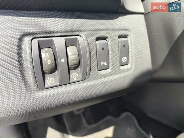 Сірий Рено Кліо, об'ємом двигуна 1.5 л та пробігом 250 тис. км за 8500 $, фото 36 на Automoto.ua