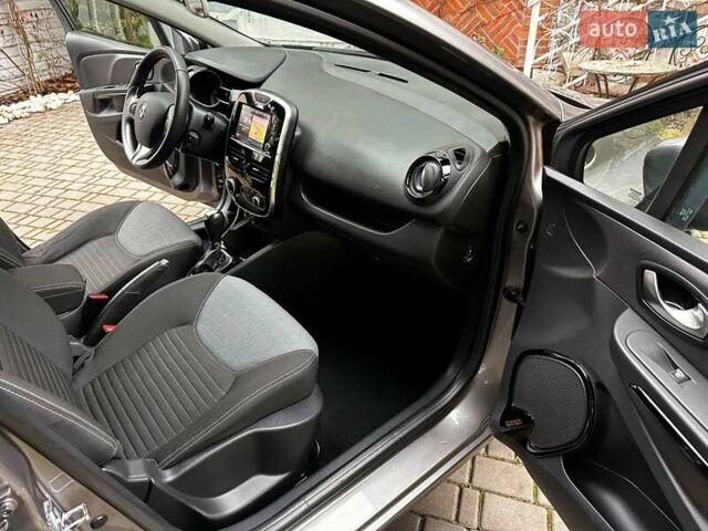 Сірий Рено Кліо, об'ємом двигуна 1.5 л та пробігом 130 тис. км за 10900 $, фото 16 на Automoto.ua