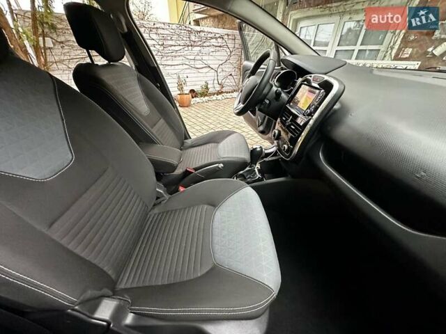 Сірий Рено Кліо, об'ємом двигуна 1.5 л та пробігом 130 тис. км за 10900 $, фото 19 на Automoto.ua