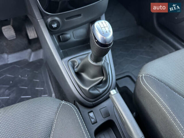 Сірий Рено Кліо, об'ємом двигуна 1.15 л та пробігом 63 тис. км за 8600 $, фото 10 на Automoto.ua