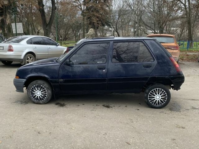 Синій Рено Кліо, об'ємом двигуна 1.2 л та пробігом 150 тис. км за 850 $, фото 4 на Automoto.ua