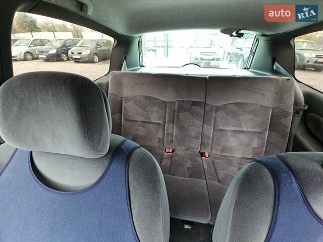 Синий Рено Клио, объемом двигателя 1.39 л и пробегом 230 тыс. км за 2999 $, фото 10 на Automoto.ua