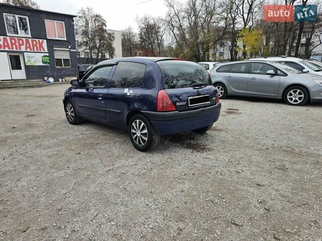 Синий Рено Клио, объемом двигателя 1.39 л и пробегом 230 тыс. км за 2999 $, фото 2 на Automoto.ua