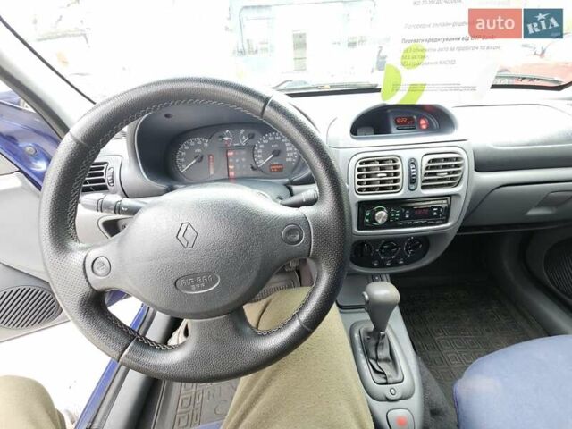 Синий Рено Клио, объемом двигателя 1.39 л и пробегом 230 тыс. км за 2999 $, фото 12 на Automoto.ua