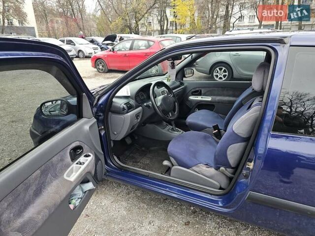 Синий Рено Клио, объемом двигателя 1.39 л и пробегом 230 тыс. км за 2999 $, фото 9 на Automoto.ua