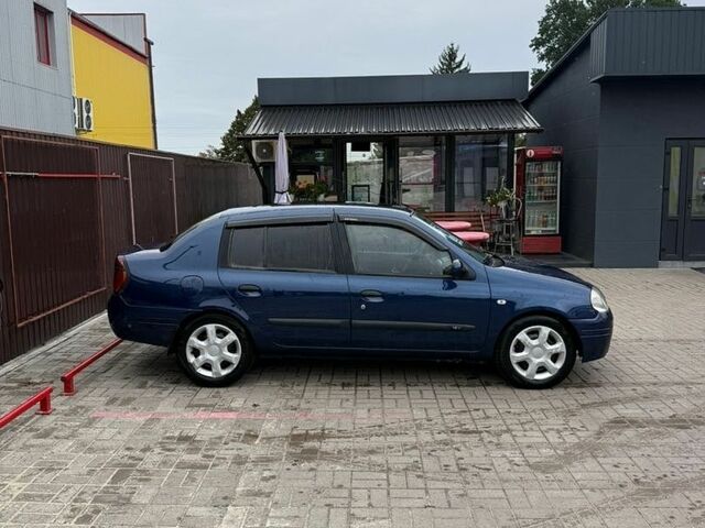 Синий Рено Клио, объемом двигателя 1.4 л и пробегом 297 тыс. км за 1750 $, фото 3 на Automoto.ua