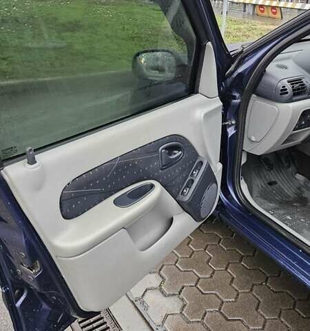 Синій Рено Кліо, об'ємом двигуна 1.39 л та пробігом 214 тис. км за 3800 $, фото 6 на Automoto.ua