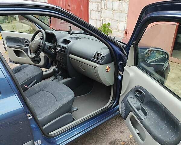 Рено Клио 2002 в Бердичеве на Automoto.ua Синий Рено Клио, объемом двигателя 1.39 л и пробегом 193 тыс. км за 4100 $, фото 10 на Automoto.ua