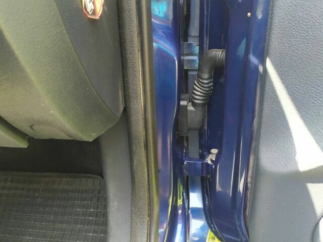 Синий Рено Клио, объемом двигателя 0.12 л и пробегом 1 тыс. км за 3400 $, фото 7 на Automoto.ua