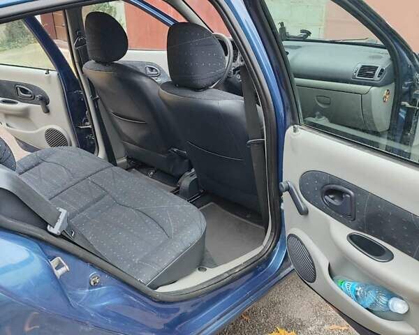 Рено Клио 2002 в Бердичеве на Automoto.ua Синий Рено Клио, объемом двигателя 1.39 л и пробегом 193 тыс. км за 4100 $, фото 7 на Automoto.ua