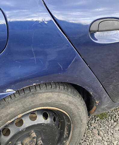 Синий Рено Клио, объемом двигателя 1.2 л и пробегом 267 тыс. км за 2450 $, фото 4 на Automoto.ua