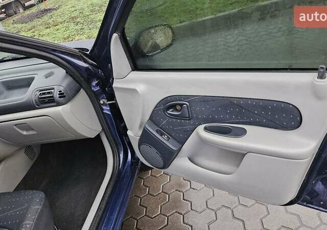 Синій Рено Кліо, об'ємом двигуна 1.39 л та пробігом 214 тис. км за 3800 $, фото 11 на Automoto.ua