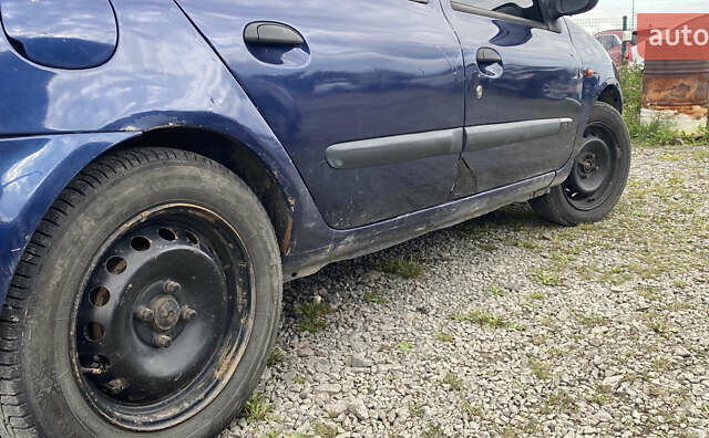 Синий Рено Клио, объемом двигателя 1.2 л и пробегом 267 тыс. км за 2450 $, фото 5 на Automoto.ua