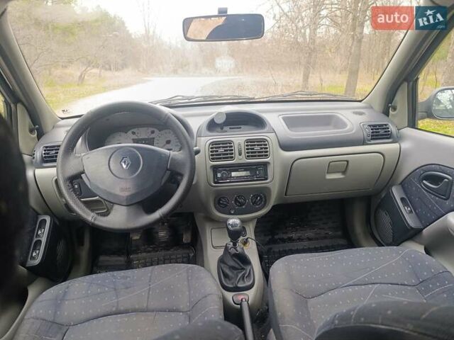 Синій Рено Кліо, об'ємом двигуна 1.39 л та пробігом 310 тис. км за 3000 $, фото 7 на Automoto.ua
