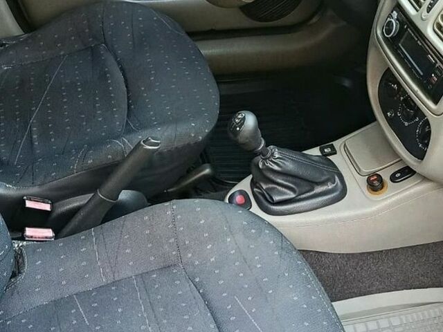 Синий Рено Клио, объемом двигателя 1.39 л и пробегом 428 тыс. км за 2500 $, фото 42 на Automoto.ua