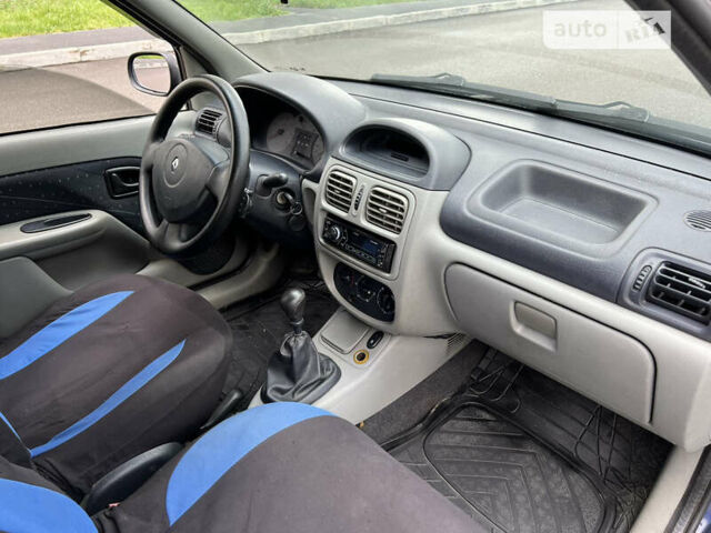 Синій Рено Кліо, об'ємом двигуна 1.39 л та пробігом 284 тис. км за 3200 $, фото 11 на Automoto.ua