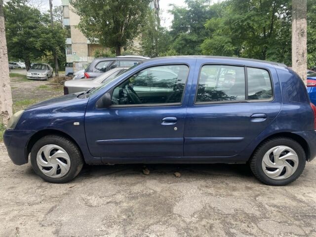 Синий Рено Клио, объемом двигателя 1.4 л и пробегом 300 тыс. км за 2200 $, фото 2 на Automoto.ua