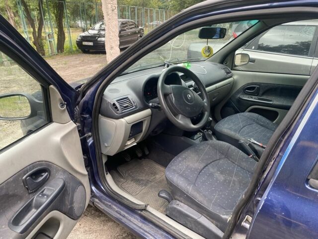 Синий Рено Клио, объемом двигателя 1.4 л и пробегом 300 тыс. км за 2200 $, фото 4 на Automoto.ua