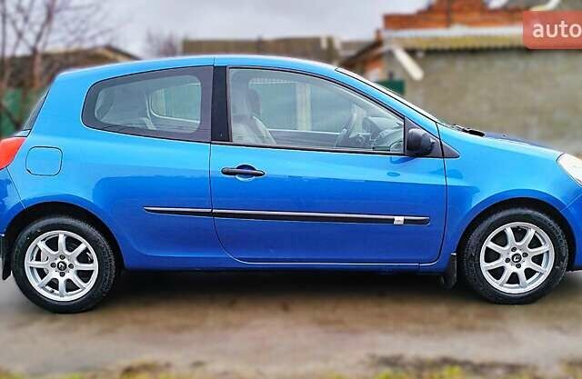 Синий Рено Клио, объемом двигателя 1.15 л и пробегом 258 тыс. км за 3700 $, фото 4 на Automoto.ua