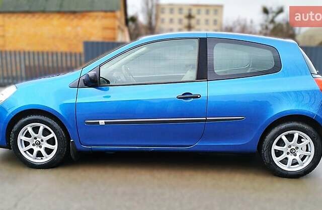 Синий Рено Клио, объемом двигателя 1.15 л и пробегом 258 тыс. км за 3700 $, фото 3 на Automoto.ua