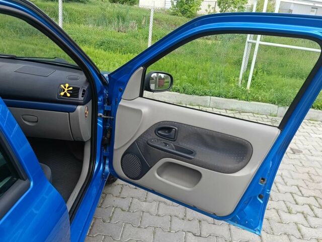 Синий Рено Клио, объемом двигателя 1.4 л и пробегом 278 тыс. км за 3300 $, фото 13 на Automoto.ua