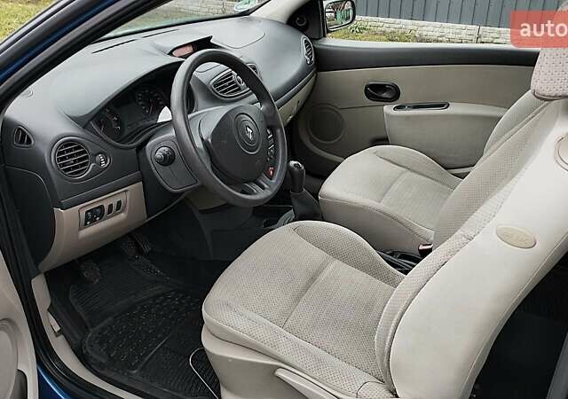 Синий Рено Клио, объемом двигателя 1.15 л и пробегом 258 тыс. км за 3700 $, фото 8 на Automoto.ua