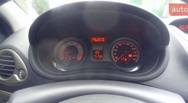 Синий Рено Клио, объемом двигателя 1.6 л и пробегом 132 тыс. км за 6500 $, фото 9 на Automoto.ua