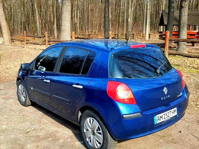 Синий Рено Клио, объемом двигателя 1.1 л и пробегом 274 тыс. км за 4300 $, фото 1 на Automoto.ua