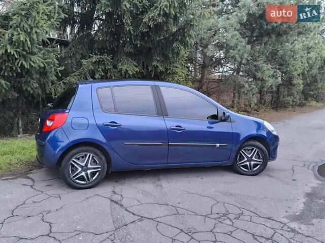 Синий Рено Клио, объемом двигателя 1.6 л и пробегом 132 тыс. км за 6500 $, фото 5 на Automoto.ua