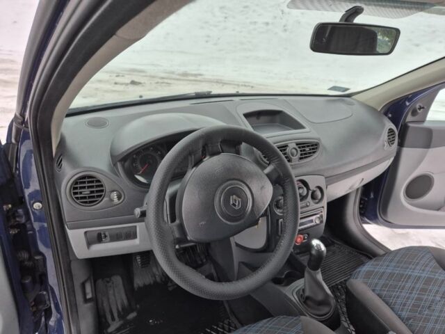 Синий Рено Клио, объемом двигателя 1.2 л и пробегом 215 тыс. км за 3900 $, фото 2 на Automoto.ua