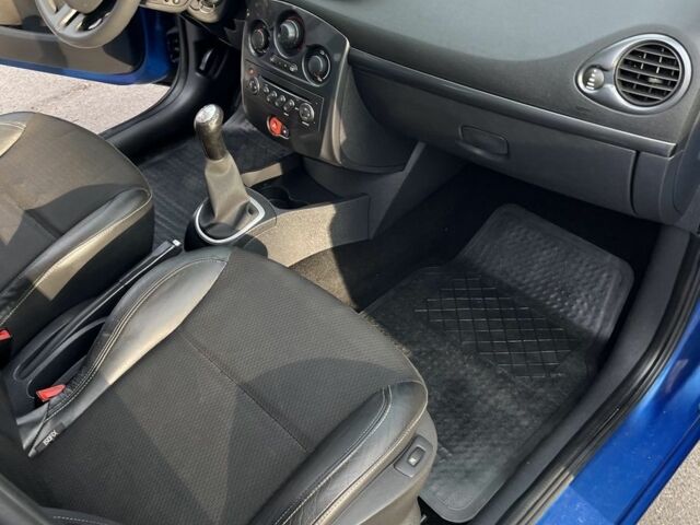 Синий Рено Клио, объемом двигателя 0 л и пробегом 206 тыс. км за 5200 $, фото 12 на Automoto.ua