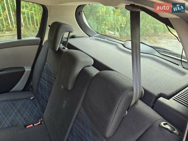 Синий Рено Клио, объемом двигателя 1.2 л и пробегом 250 тыс. км за 4000 $, фото 5 на Automoto.ua