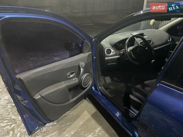 Рено Клио 2006 в Пирятине на Automoto.ua Синий Рено Клио, объемом двигателя 1.6 л и пробегом 198 тыс. км за 4700 $, фото 4 на Automoto.ua