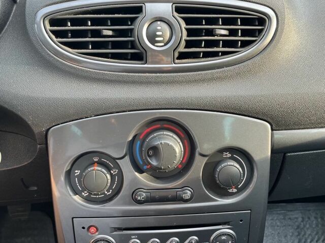 Синий Рено Клио, объемом двигателя 0 л и пробегом 206 тыс. км за 5200 $, фото 14 на Automoto.ua