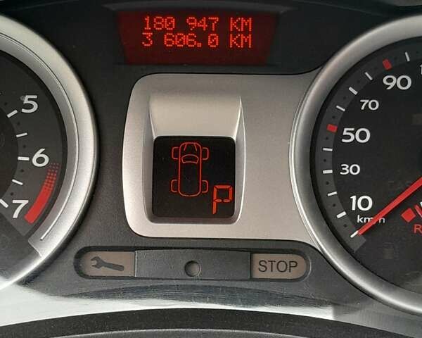 Синий Рено Клио, объемом двигателя 1.6 л и пробегом 181 тыс. км за 6100 $, фото 5 на Automoto.ua