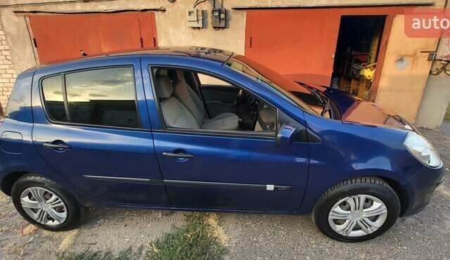 Синий Рено Клио, объемом двигателя 1.46 л и пробегом 327 тыс. км за 4500 $, фото 6 на Automoto.ua
