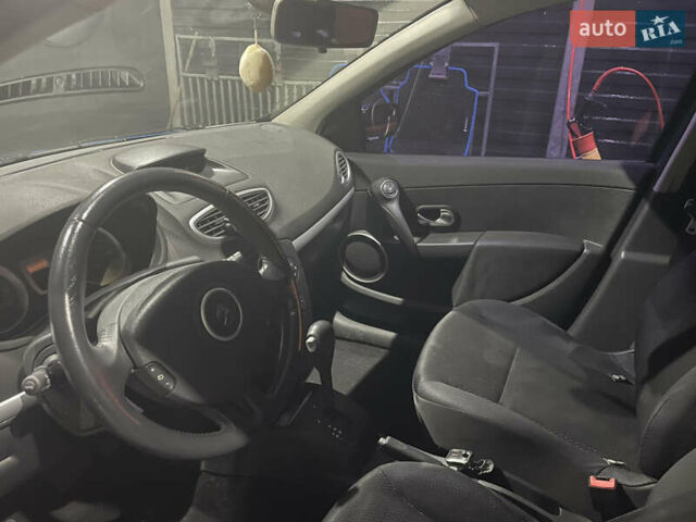 Рено Клио 2006 в Пирятине на Automoto.ua Синий Рено Клио, объемом двигателя 1.6 л и пробегом 198 тыс. км за 4700 $, фото 2 на Automoto.ua