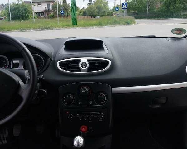 Синій Рено Кліо, об'ємом двигуна 1.6 л та пробігом 141 тис. км за 4650 $, фото 28 на Automoto.ua