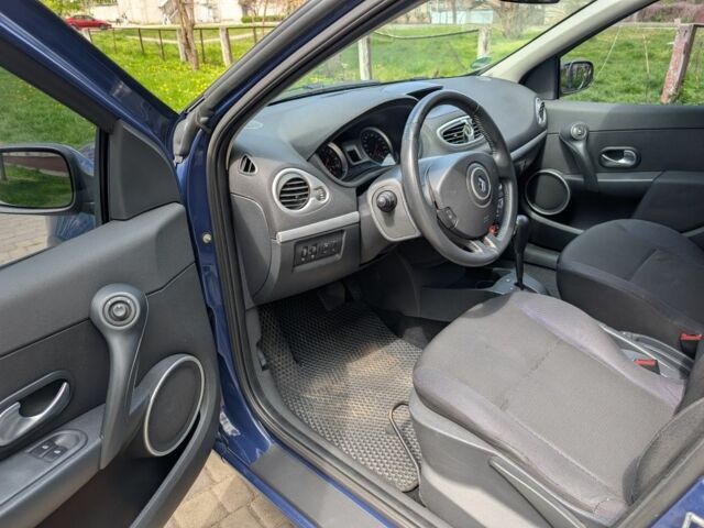 Синий Рено Клио, объемом двигателя 1.6 л и пробегом 178 тыс. км за 5700 $, фото 8 на Automoto.ua