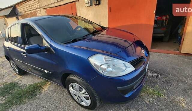 Синий Рено Клио, объемом двигателя 1.46 л и пробегом 327 тыс. км за 4500 $, фото 1 на Automoto.ua