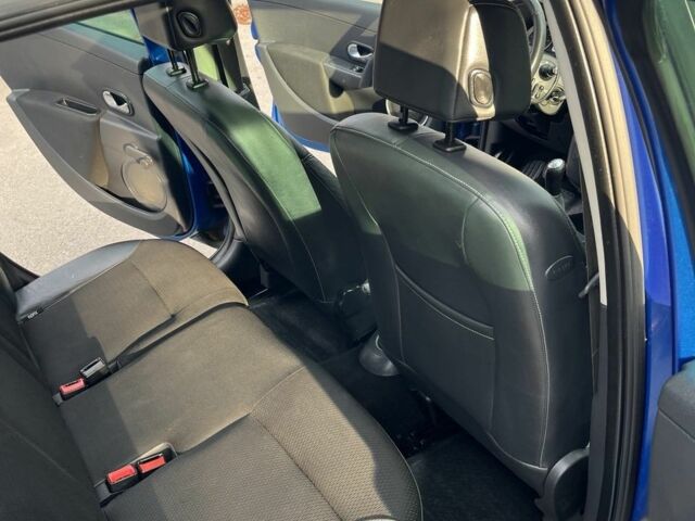 Синий Рено Клио, объемом двигателя 0 л и пробегом 206 тыс. км за 5200 $, фото 11 на Automoto.ua