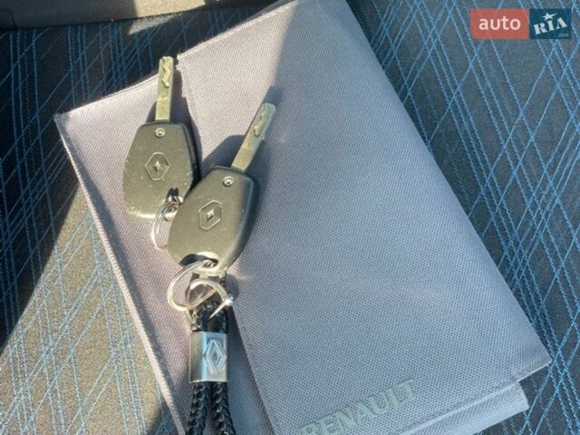 Синий Рено Клио, объемом двигателя 1.2 л и пробегом 225 тыс. км за 3950 $, фото 21 на Automoto.ua